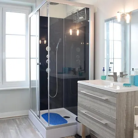 別荘 3 Bedroom Amazing Home In Gavray